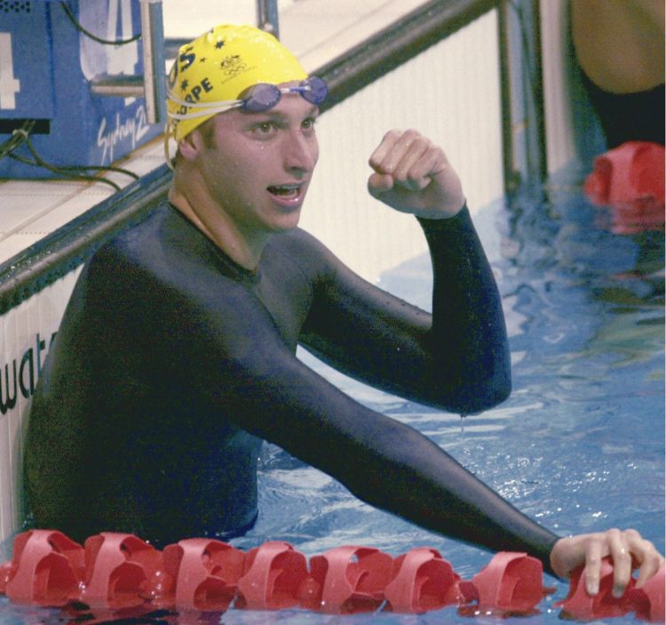 2000年、シドニー五輪。自国開催の五輪でスターとなったイアン･ソープ。豪州代表はスピード社製の水着を使ったが、ソープは自身がスポンサー契約を結ぶアディダス製の全身水着で大会に臨んだ（写真／共同通信社）