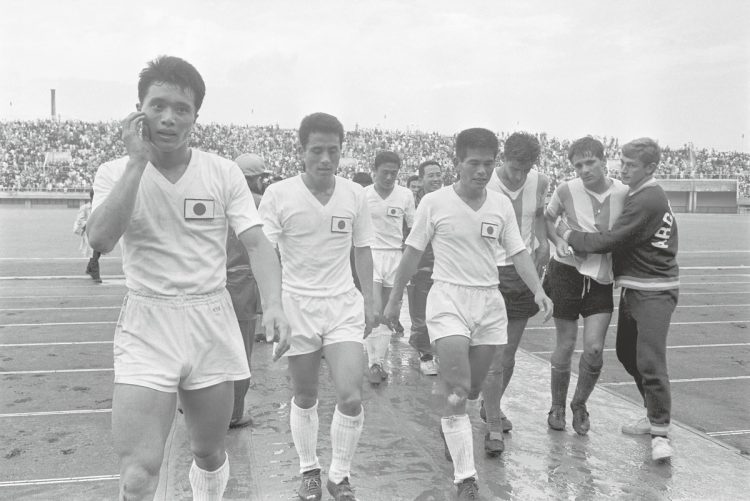 1964年東京五輪、サッカーのユニフォーム（写真／共同通信社）