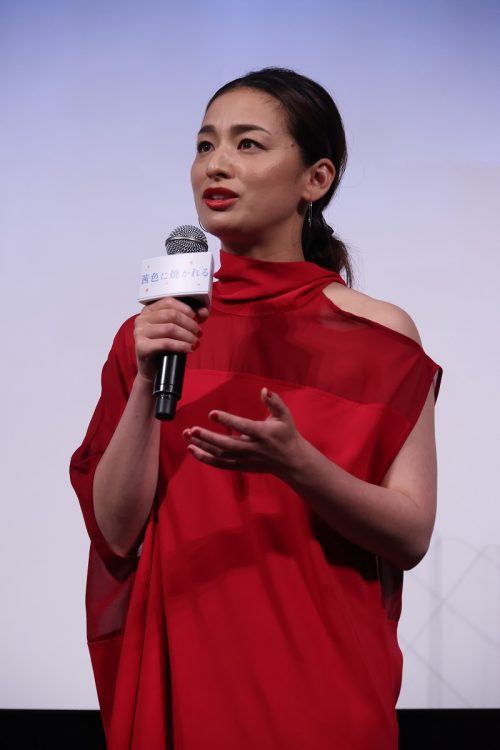 単独主演映画『茜色に焼かれる』も公開されている尾野真千子が、再婚