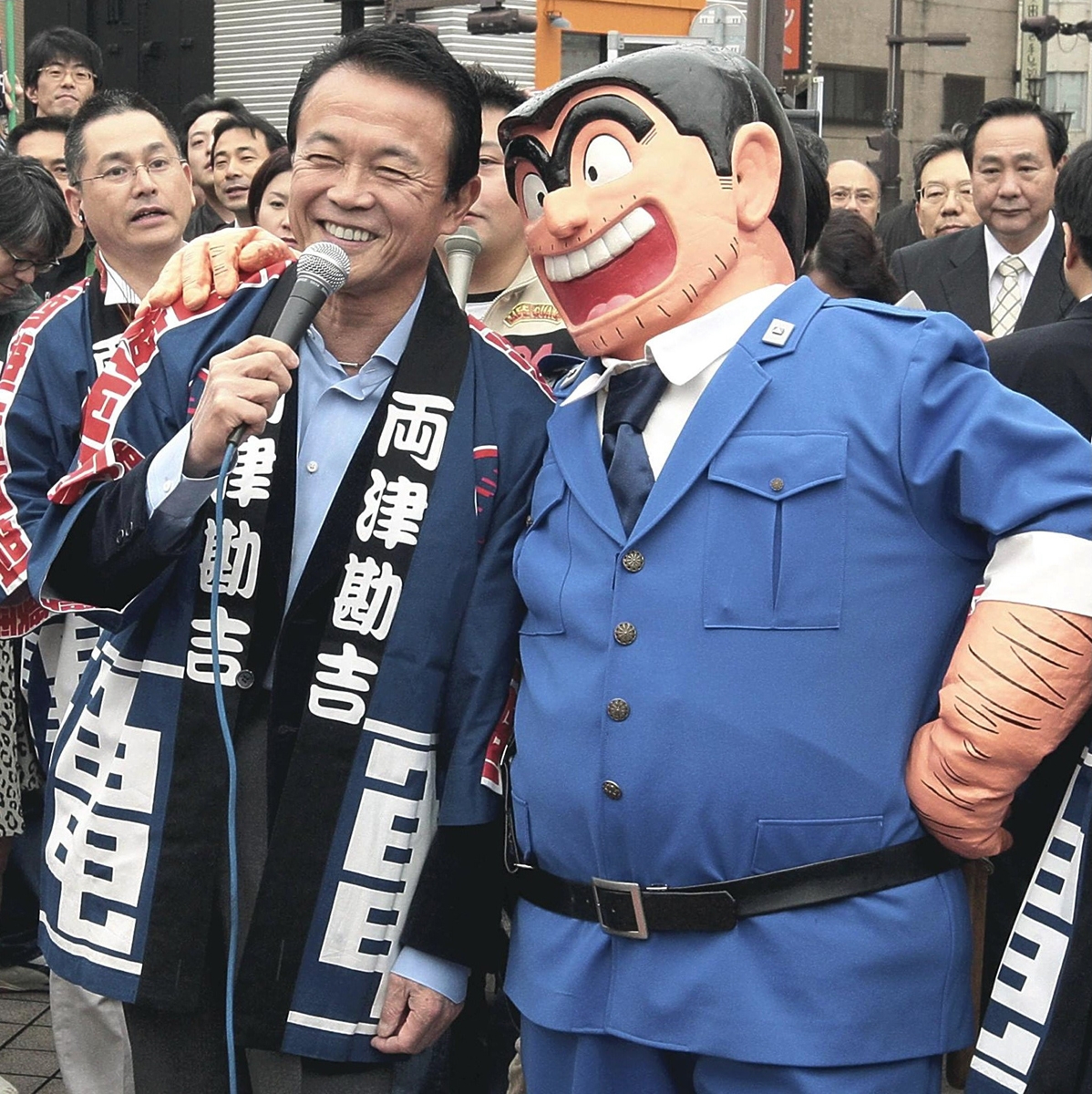 麻生財務相「『こち亀』作者は鳥山さん」発言の後に「秋山さんでした」  [きつねうどん★]->画像>1枚 