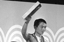 脱臼しながらも金メダルを獲得した上武洋次郎さん(写真/共同通信社)