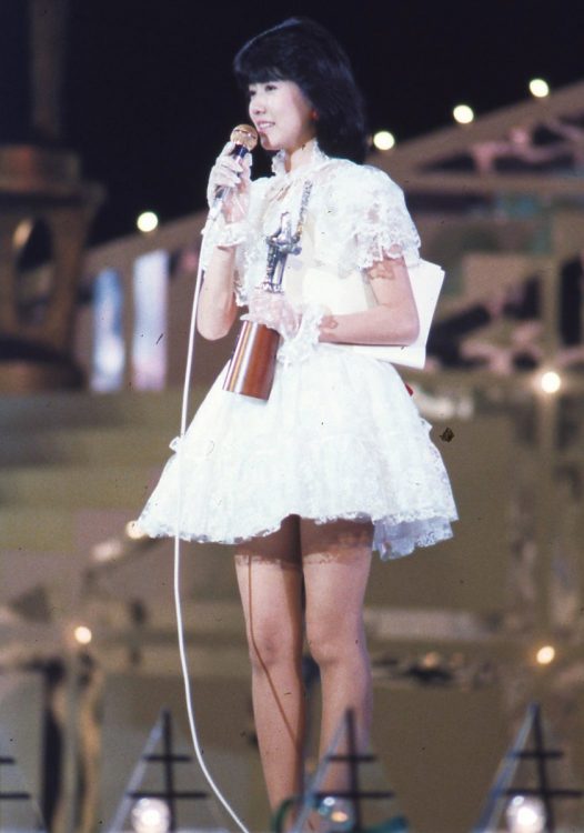 松本は『センチメンタル・ジャーニー』で、日本レコード大賞をはじめ多数の新人賞を受賞（写真／女性セブン）