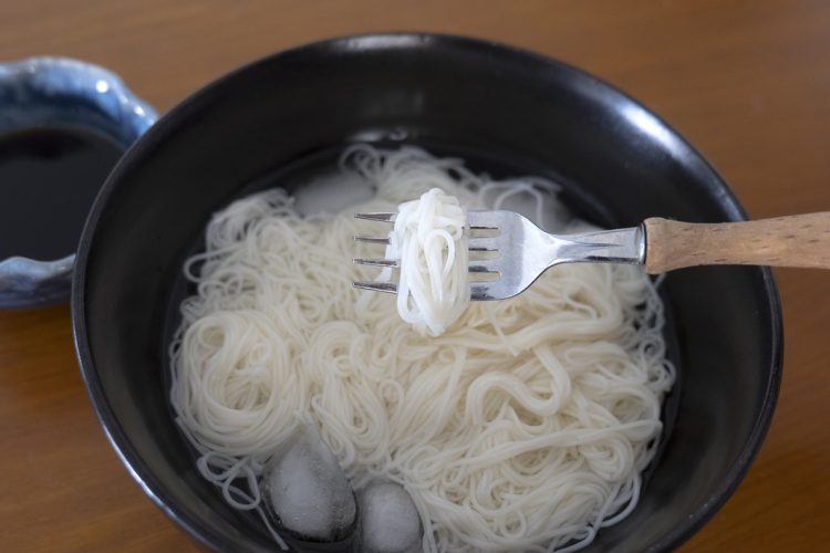 のど越しが良くて美味しいが、一気にすすると…（写真はイメージ）