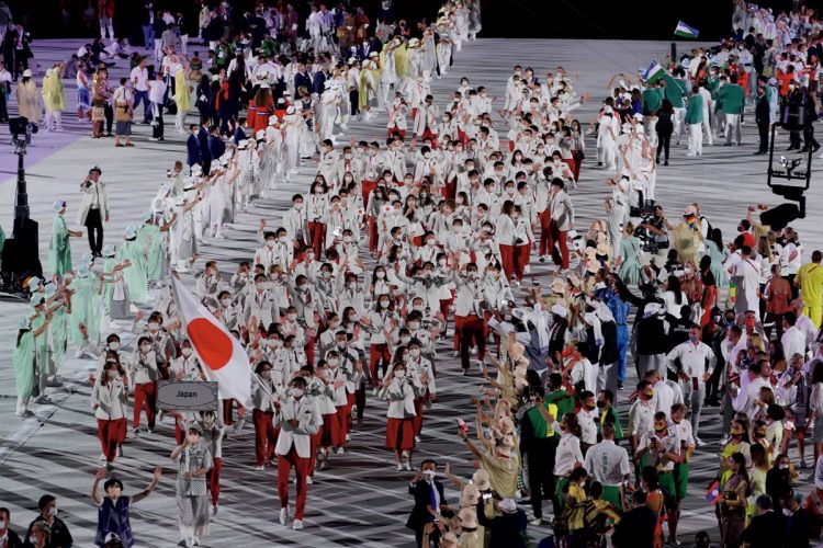 ゲーム音楽に合わせ206の国と地域の選手が入場。日本は155人が開会式に参加（写真／Getty Images）