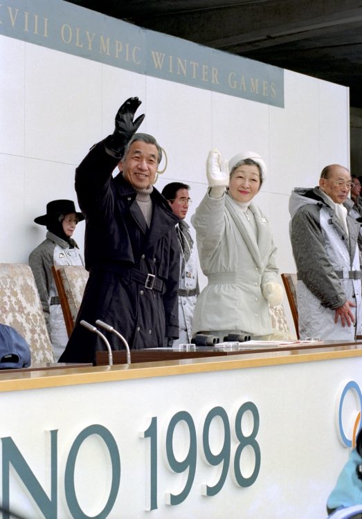 長野五輪の開会式はおふたりで出席された。1998年2月、長野県長野市（共同通信社）