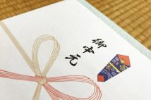 お中元をやめられない人たちの悲鳴 親から「今年はこれが欲しい」の催促も…
