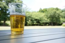 「有意義ではあったけど…」 仲間と「公園飲み」決行した50代男性の憂鬱