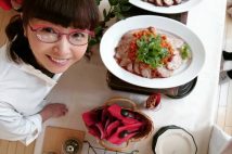 知性派タレントとして知られる