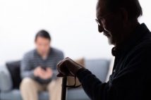 子供は「費用が無駄」と一蹴、希望する老人ホームに入れぬ70代男性の愕然