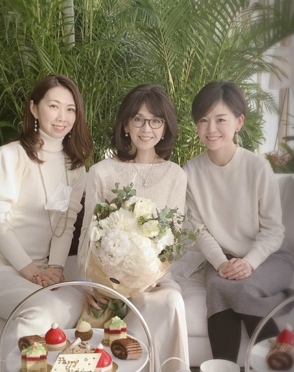 長女・花子さんと次女・舞子さんはそれぞれ結婚したが、近くに住んでいるのでよく行き来し、毎日のようにLINEでやりとりしている。