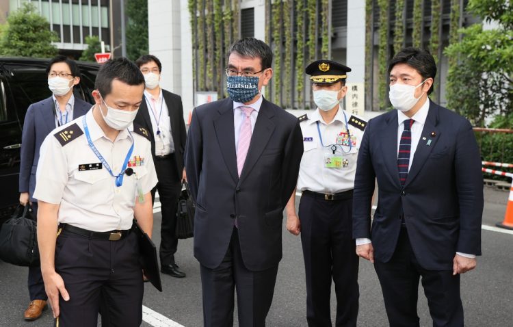 9月末までに全対象者の8割に供給すると意気込む河野ワクチン担当相（時事通信フォト）