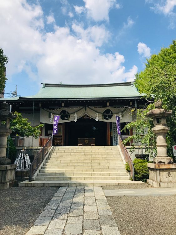 ”勝運商店街”と呼ばれる参道の先に本殿がある(写真/亀戸香取神社提供)
