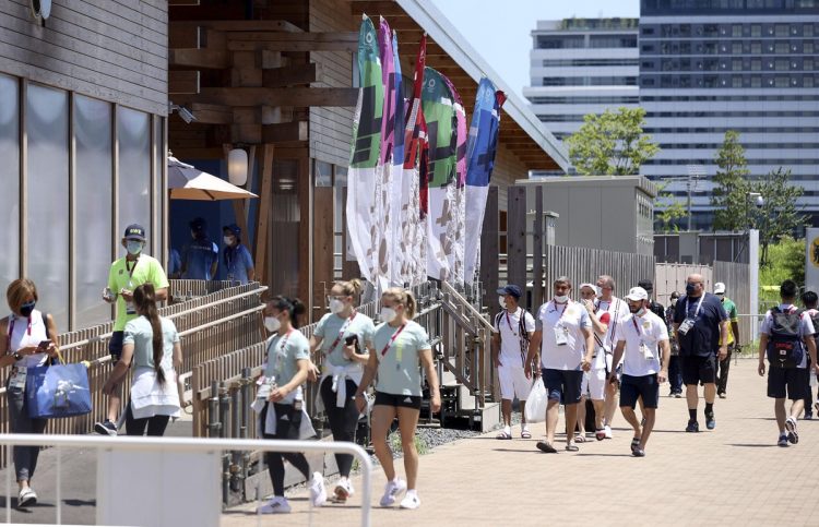 村内は出会いの場（写真／共同通信社）