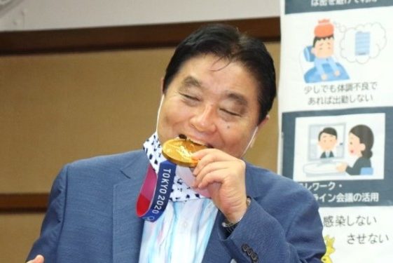 河村 メダル噛み 市長に学ぶ 恥ずかしいオッサン にならないための心得 Newsポストセブン Part 2 河村 メダル噛み 市長に学ぶ 恥ずかしいオッサン にならないための心得 Newsポストセブン Part 2