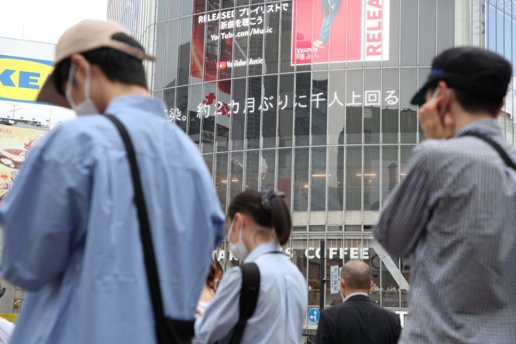 感染者数の増減にも驚かなくなった（東京・渋谷／時事通信フォト）