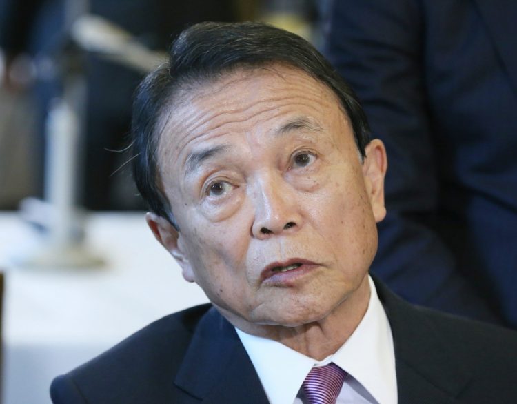 安倍氏私邸と麻生太郎氏の邸宅は近い（時事通信フォト）