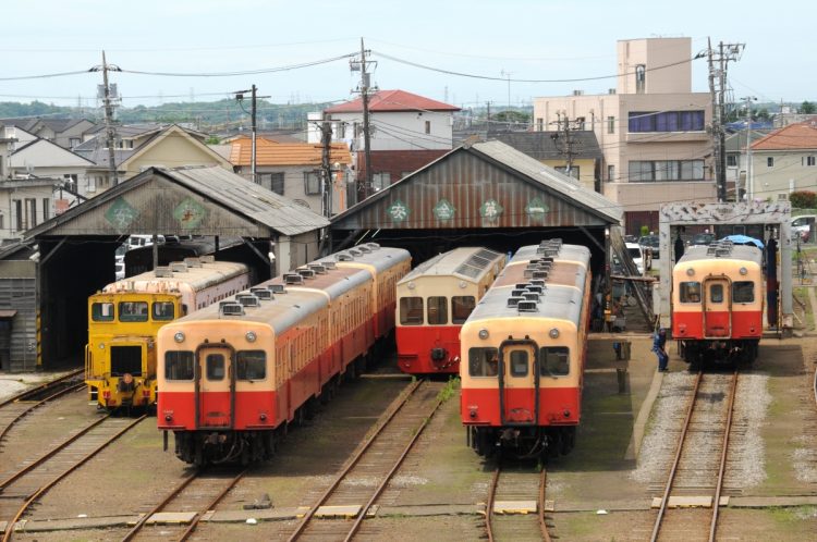 野田クリスタル選手権の舞台となった小湊鉄道五井駅。機関区には、キハ200形が並ぶ。