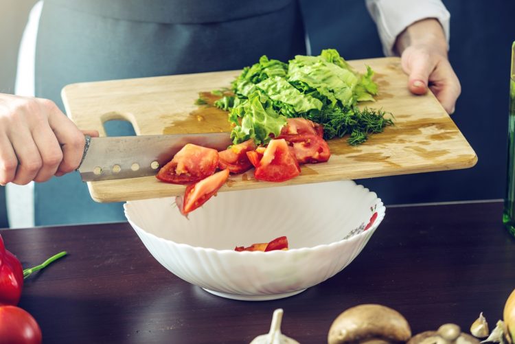 正常な味覚を養うためには、野菜や果物を原型に近い形で食べることが重要（だという写真／Getty Images）