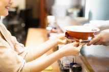 旅先の「ご当地グルメ」の落とし穴 地元の人のオススメはそんなに信用できない?