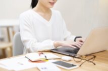 密かに進む“テレワーク離れ” 背景に「出社した人が偉い」企業風土も