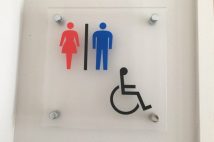 コンビニのトイレ利用時、何か買うべきか否か? それぞれの言い分