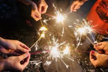 自宅の庭での「花火」でママ友と近所住民の板挟みに 30代主婦の憂鬱