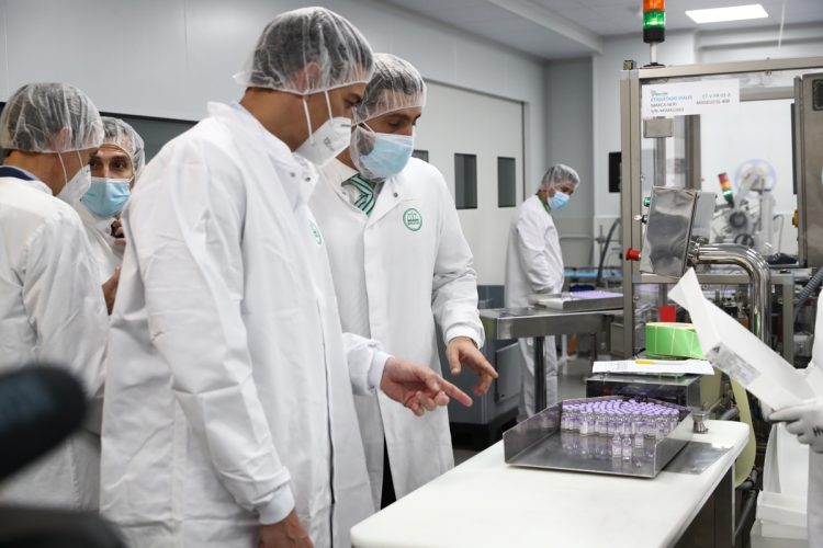 昨年11月、スペインのペドロ・サンチェス首相が工場を視察するなどワクチン製造は”国家的事業”（写真／共同通信社）
