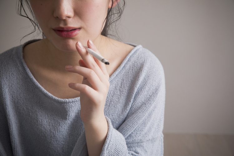 喫煙者は35%も低下(写真/PIXTA)