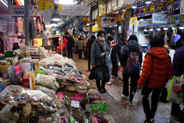 危険な韓国産食品は？（写真／EPA＝時事）