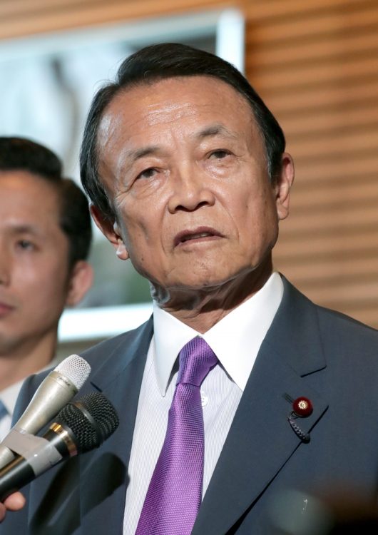 麻生太郎・副総理（時事通信フォト）