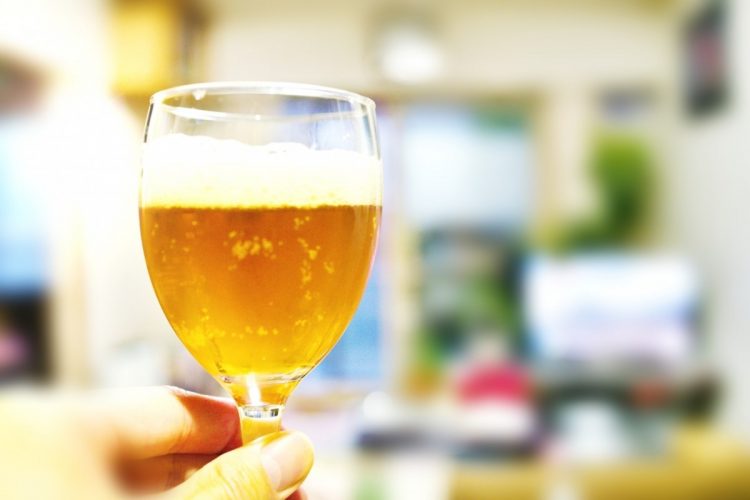 新型コロナウイルスの感染防止のため宅飲みが広まった（イメージ）