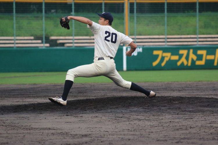 ダイナミックなフォームで149kmの球を繰り出す水口創太（撮影／京都大学硬式野球部）