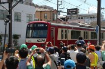 「撮り鉄」にも人気の京急の対応とは(時事通信フォト)