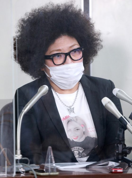 「テラスハウス」に出演していたプロレスラー木村花さんへの中傷投稿をめぐる訴訟の判決後、記者会見する母の響子さん（時事通信フォト）