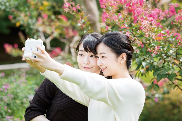 眞子さまとおふたりで麗しいお姿を見せられたことも（宮内庁提供写真）