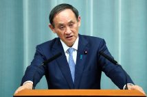 菅義偉・首相はこのまま引き下がらない?(時事通信フォト)