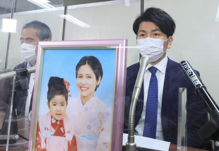 9月18日、刑事裁判が終わったことを報告する松永拓也さん。（写真／時事）