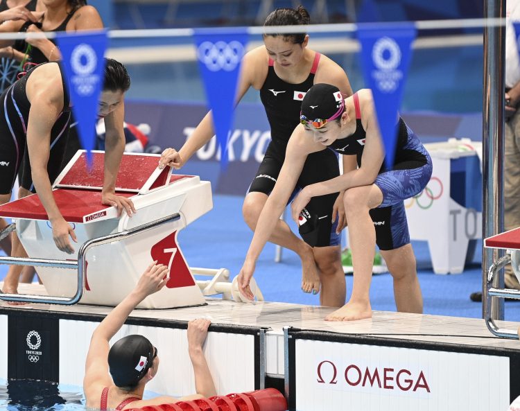 山口組の機関紙で取り上げられた（写真右が池江。写真／雑誌協会代表撮影）