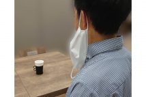 耳にマスクをかけるだけ
