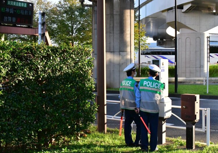 空港近くでは千葉県警が信号機を手動で操作