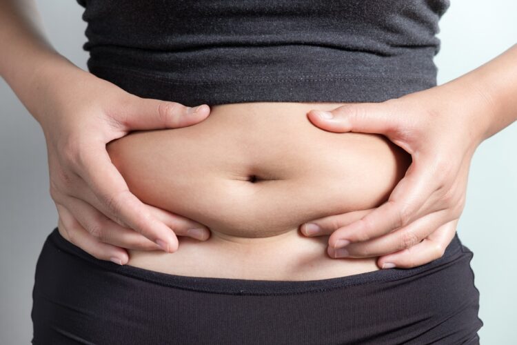 なかなか落ちない下腹の肉を減らす方法を紹介（写真／GettyImages）