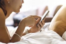サブスクの賢い使い方 契約は毎年見直し、違約金あっても切り替え判断