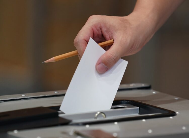 国会議員のスキャンダル、破廉恥行為は有権者への裏切り（写真／EPA＝時事）