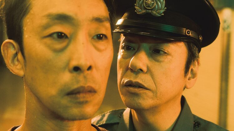 『ムショぼけ』は10月からABCテレビで毎週日曜夜11時55分から、テレビ神奈川では毎週火曜夜11時から放送。「TVer」「GYAO!」での見逃し配信あり。出演は北村有起哉(写真左)、板尾創路(右)、武田玲奈など。舞台は兵庫・尼崎、沖田氏は監修も務める(C)ABC