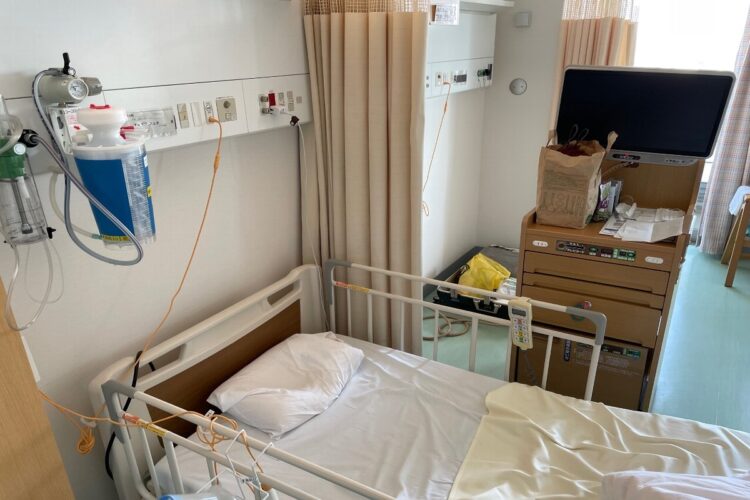 病棟の室内。4人部屋を1人で使っていた
