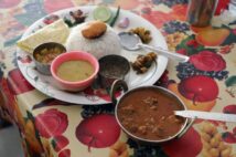 インド料理店で働くネパール人は多い(イメージ、時事通信フォト)