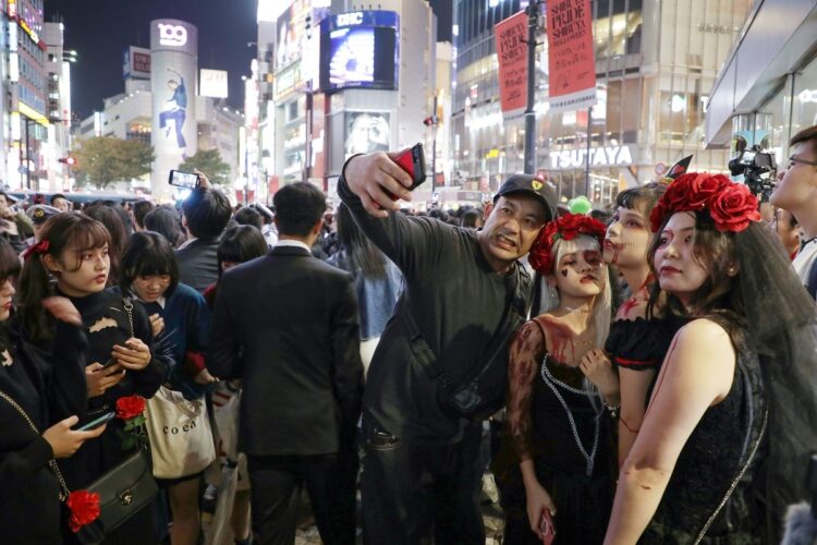 渋谷のハロウィーン（写真は2019年。時事通信フォト）