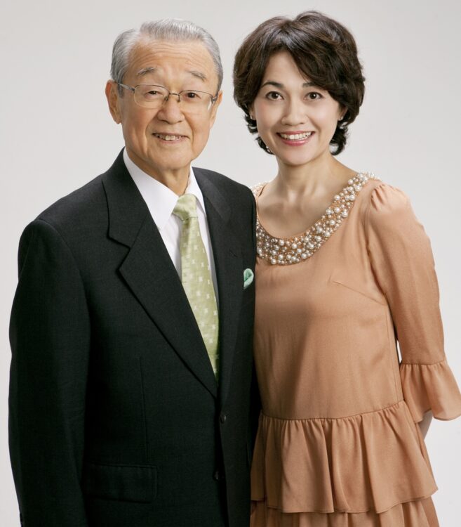 2013年に撮影された山本文郎さんと妻の由美子さん。右隣りにはいつも文郎さんがいたため、いまもそこに存在を感じるという（写真／山本由美子さん提供）