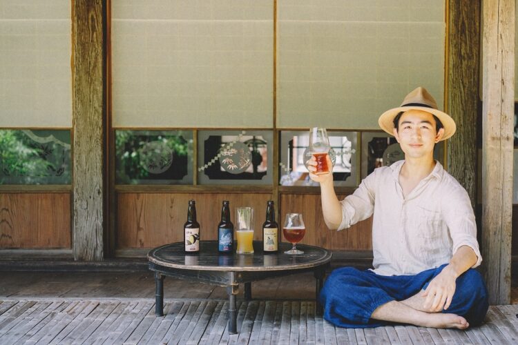 伊藤俊一さんは、大森町の梅の花に生息する梅花酵母を使った「梅花ビール」を開発