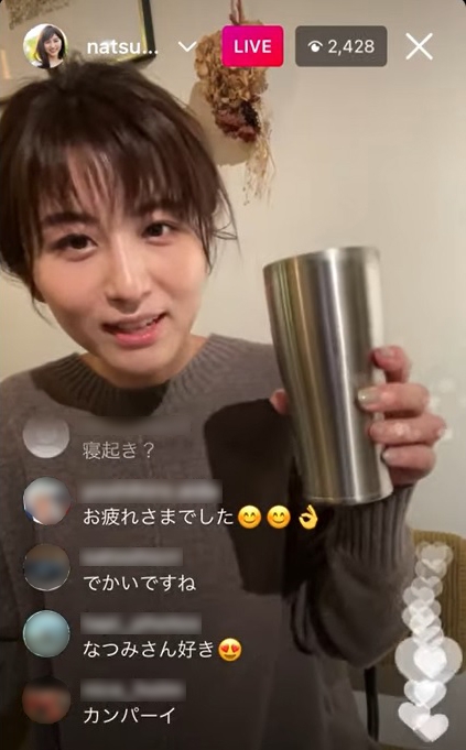 お酒をおいしそうに飲む姿が印象的（Instagramより）